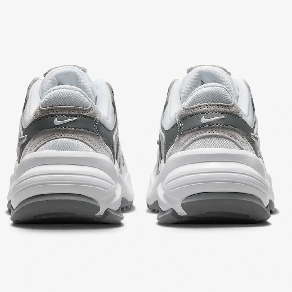 Nike - Picture 5 of 13